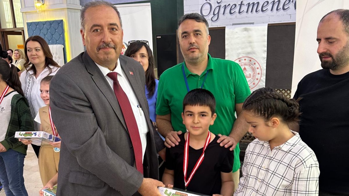 Öğrencimiz İbrahim AKDUMAN'dan Türkiye Akıl ve Zeka Oyunları Manisa İl Elemelerinde Büyük Başarı